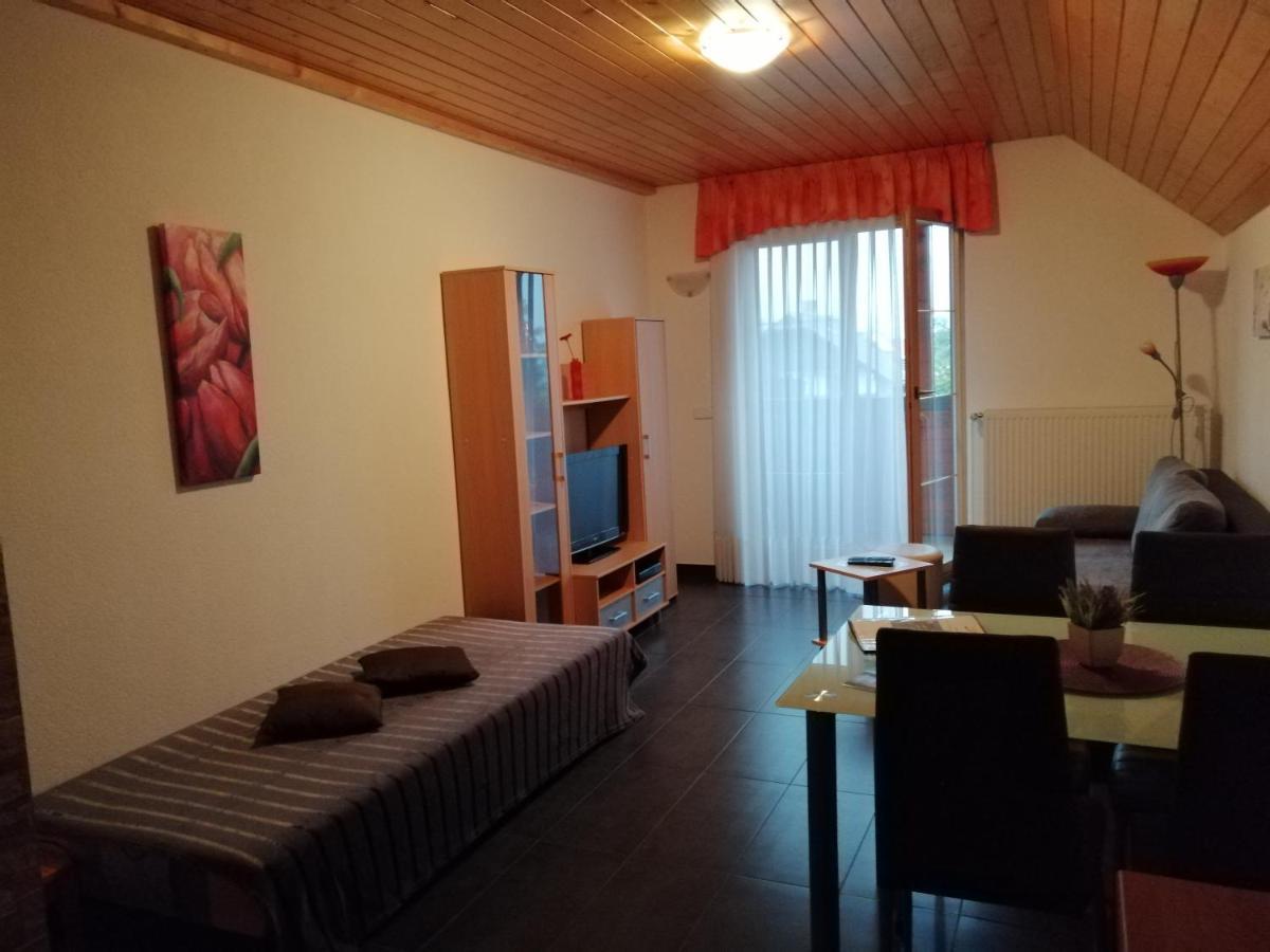 Wunderschone Ferienwohnung Mit Blick Auf Die Karawanken Zgornje Gorje Exterior foto