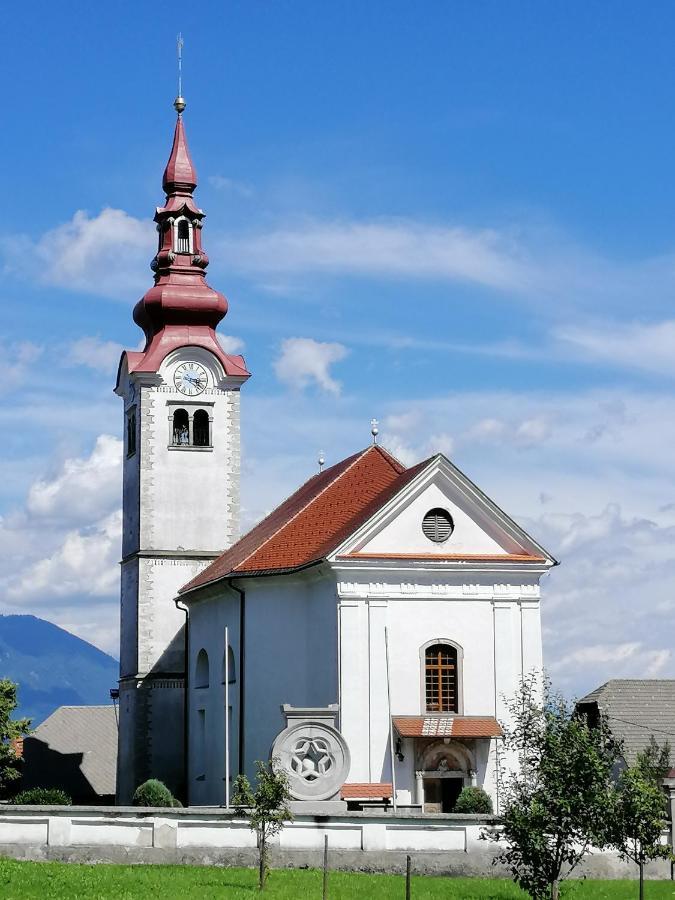 Wunderschone Ferienwohnung Mit Blick Auf Die Karawanken Zgornje Gorje Exterior foto