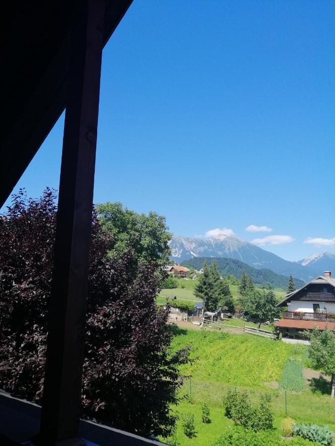 Wunderschone Ferienwohnung Mit Blick Auf Die Karawanken Zgornje Gorje Exterior foto